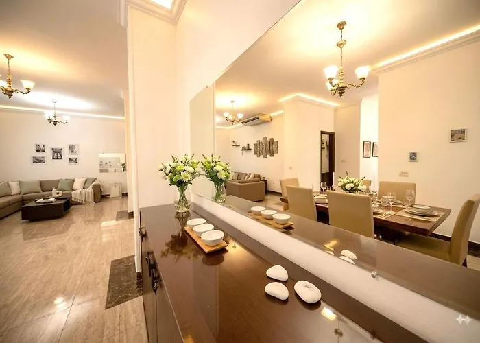 Zamalek Home 2 Bedroom Cozy, Spacious With Gourmet Kitchen